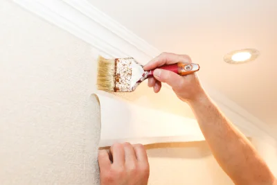 Pose de papier peint à Y — revêtements muraux et toiles de verre